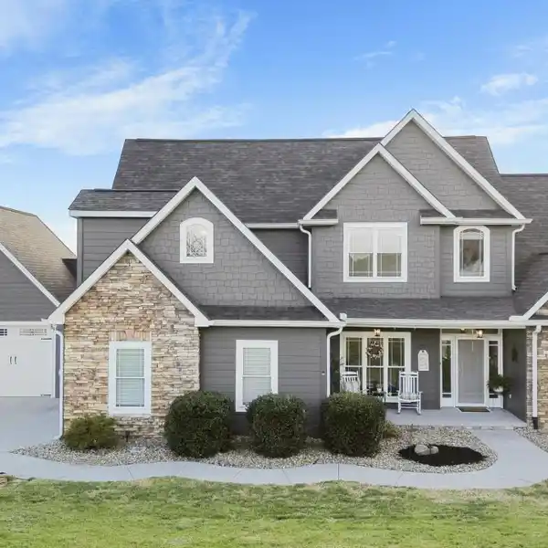 BEAUTIFUL RIVER VIEW HOME