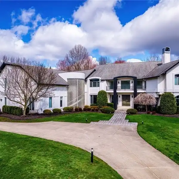GRAND MODERN HOME