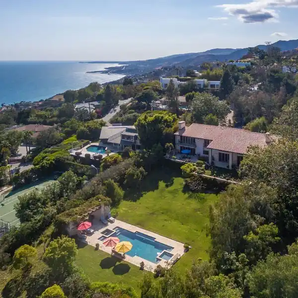 EXCEPTIONAL ESTATE PARCEL WITH SWEEPING VIEWS