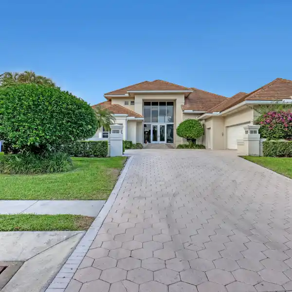 MAGNIFICENT STATELY HOME WITH BRAND-NEW SALT WATER POOL
