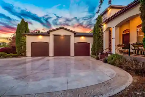 Stunning Estate Full of Upgrades