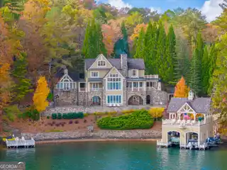 Lakefront Designer's Showplace