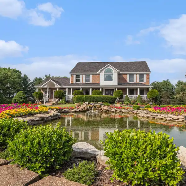 PEACEFUL RETREAT MINUTES FROM TOWN