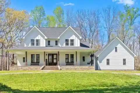 Exquisite Modern Farmhouse