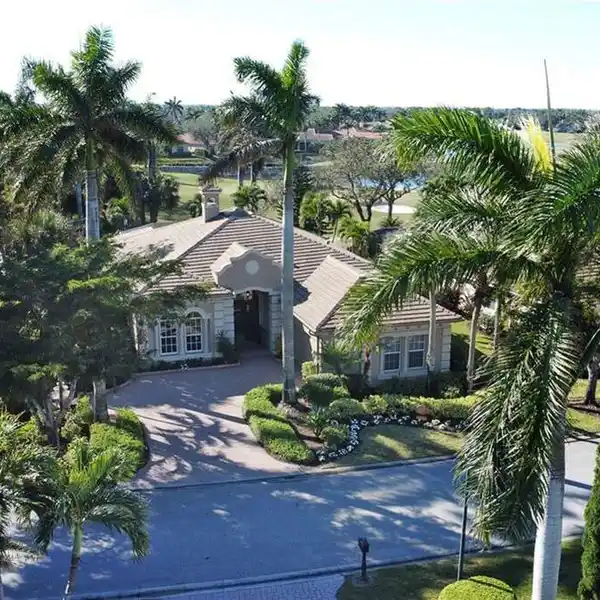 IMPRESSIVE TURNKEY HOME WITH GOLF MEMBERSHIP AVAILABLE