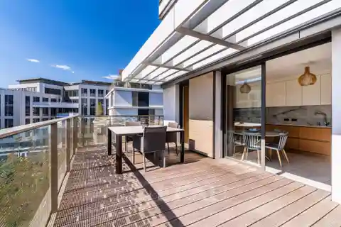 Elegant Residence Next to Shops and Transport