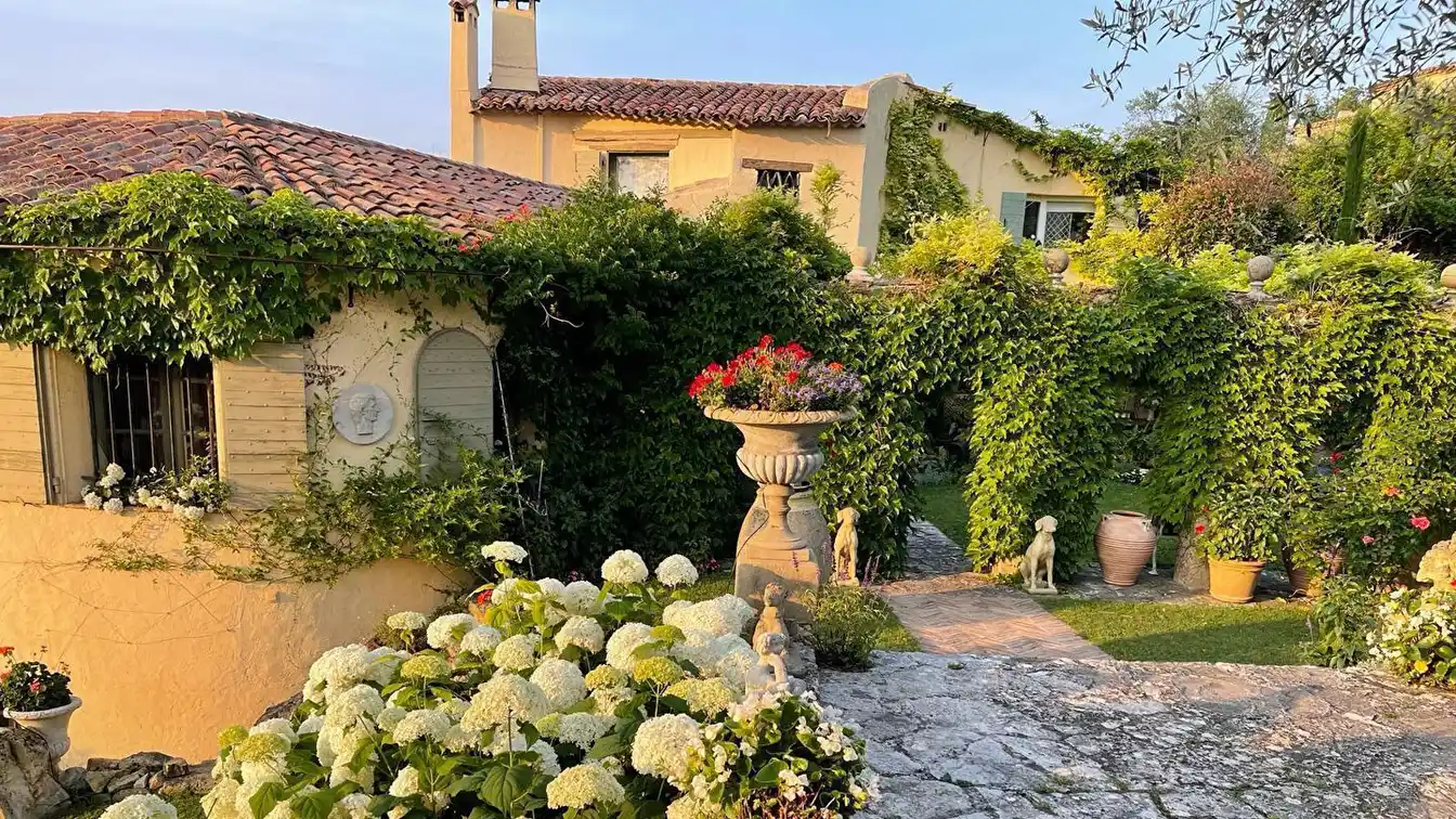 Architect-designed Villa in Castellaras