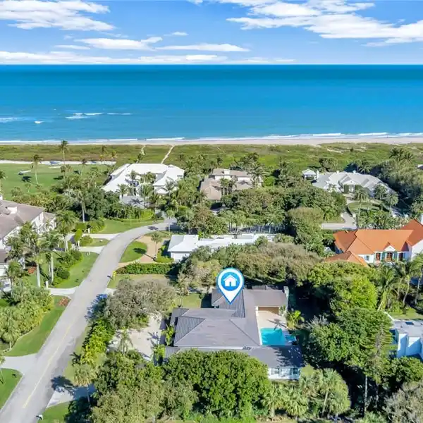 LOVELY POOL HOME IN SOUGHT-AFTER OLD RIOMAR