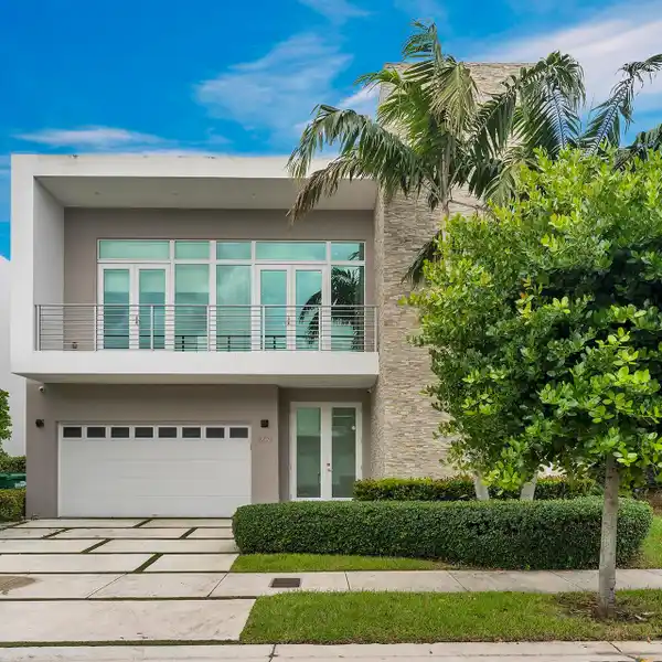 FULLY UPGRADED HOME IN THE MANSIONS AT DORAL