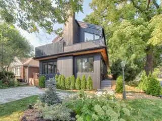 Sunlit Gem in the Heart of Sunnylea