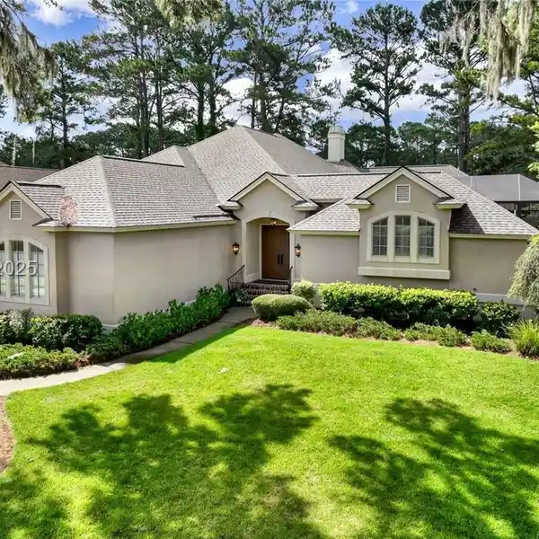 BEAUTIFULLY RENOVATED HOME WITH SWEEPING GOLF VIEWS