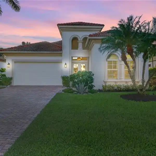 LUXURY LIVING IN PRESTIGIOUS WEST BAY CLUB