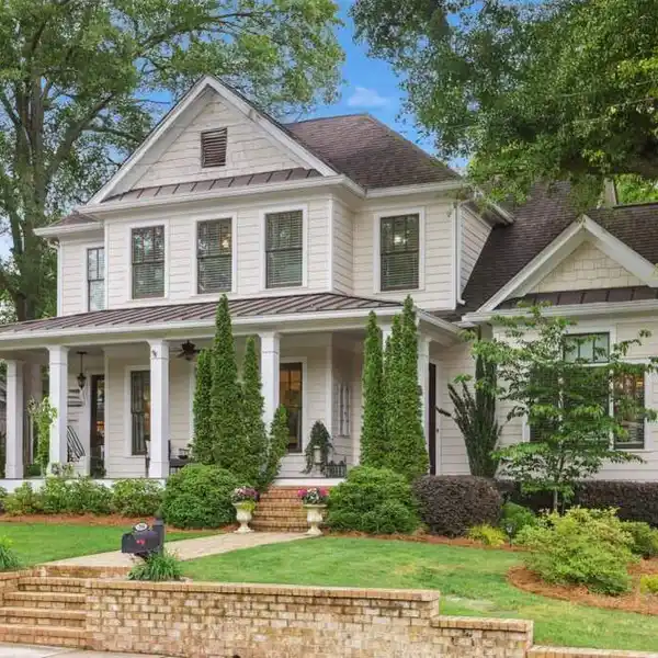 TIMELESS ARCHITECTURE WITH MODERN COMFORT