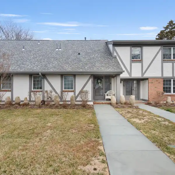 LOVELY COMPLETELY RENOVATED TOWNHOUSE FOR RENT