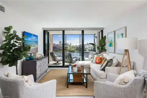 Bayfront Coastal Retreat