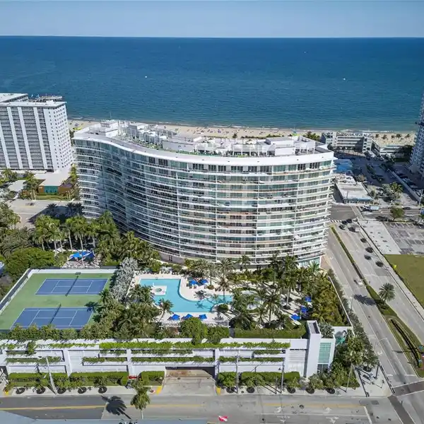 INCREDIBLE 2 BR / 2 BATH CONDO LOCATED IN THE VERY HEART OF POMPANO BEACH