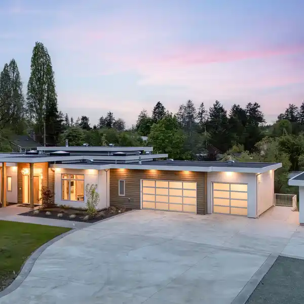 LUXURIOUS PALM SPRINGS-INSPIRED RESIDENCE