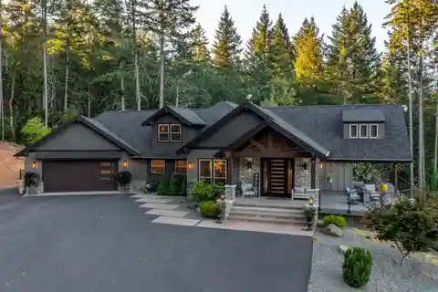 Custom Mountain Lodge Retreat