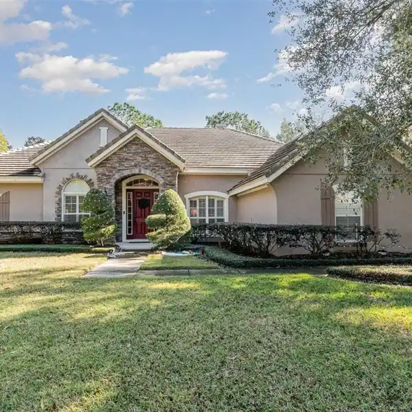 ENJOY THE VERY BEST CENTRAL FLORIDA HAS TO OFFER