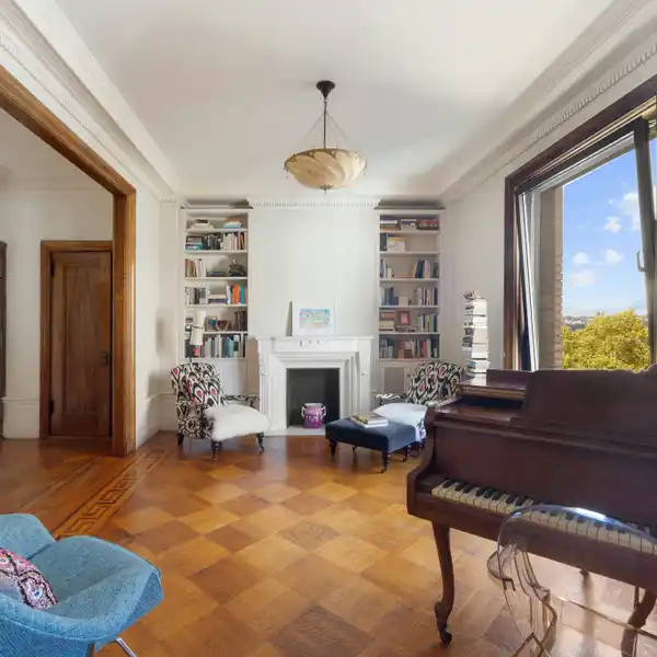 OLD-WORLD ELEGANCE MEETS MODERN DAY LIFE