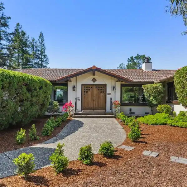 SOPHISTICATED SINGLE-STORY VIEW HOME