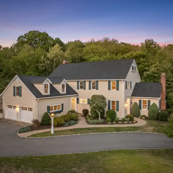 BEAUTIFUL COLONIAL ON A QUIET CUL-DE-SAC