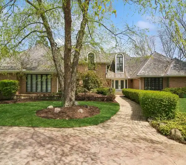 CLASSIC STYLE WITH MODERN ARCHITECTURAL DETAILS