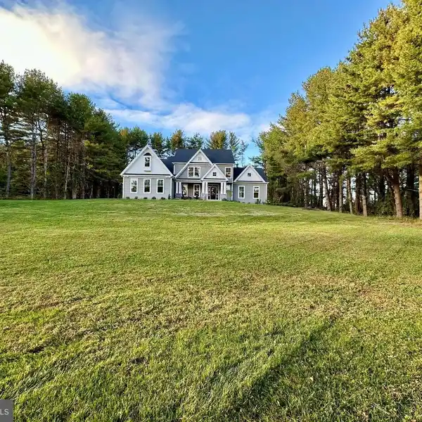 NEW MOVE-IN READY CRAFTSMAN STYLE HOME