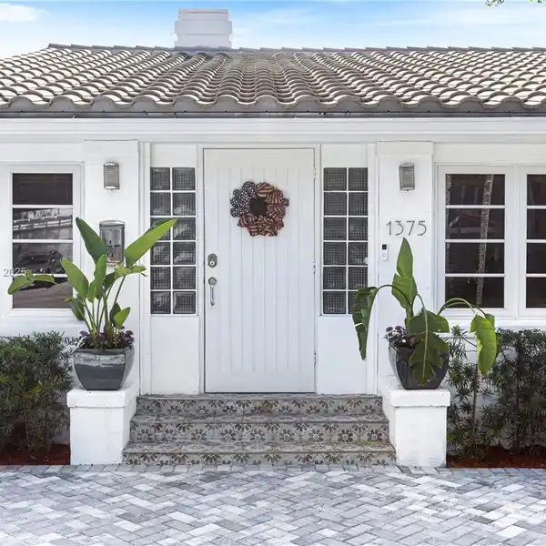CHARMING HOME IN PRIME CENTRAL LOCATION