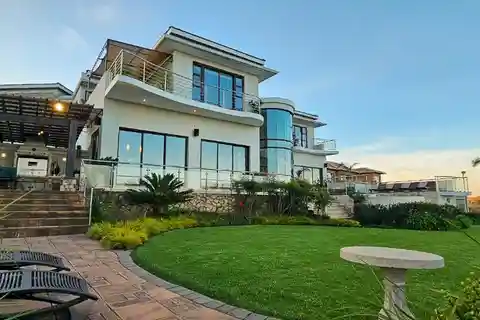 Exceptional Residence in Aqua Vista