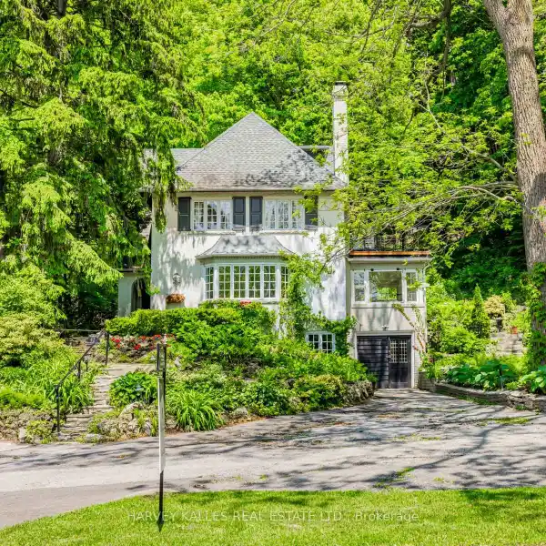 LIKE A LUXURIOUS NATURE RETREAT WITH URBAN CONVENIENCE
