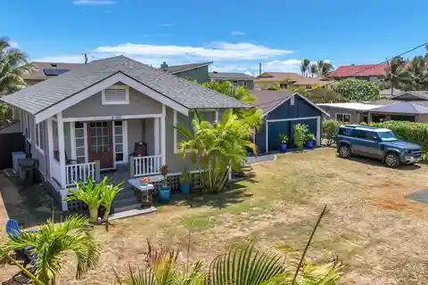 Charming Upgraded Hawaiian Plantation-Style Home