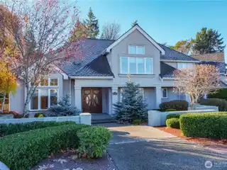 Elegant Home on a Beautiful Cul-De-Sac Lot