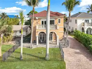 Versatile Property in Naples Park