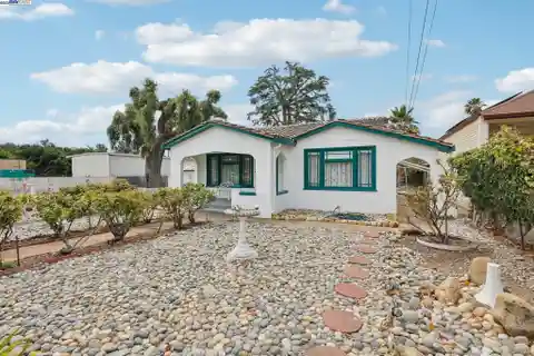 Spanish Ranch on Rare Downtown Sunol Lot