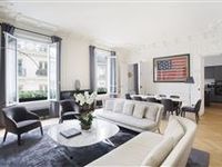 SUPERB APARTMENT METICULOUSLY RENOVATED THROUGHOUT