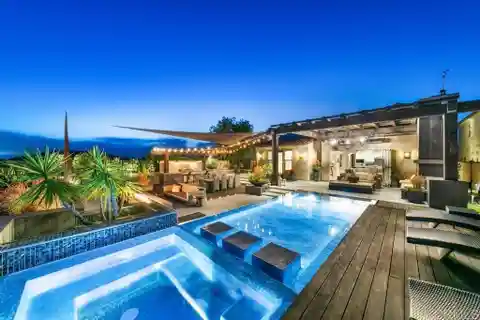 Designer-perfect Home High on a Scenic Crest