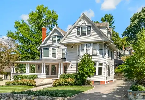 FULLY RENOVATED VICTORIAN HOME WITH CARRIAGE HOUSE