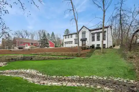Move-in Ready Home in Fullersburg Woods