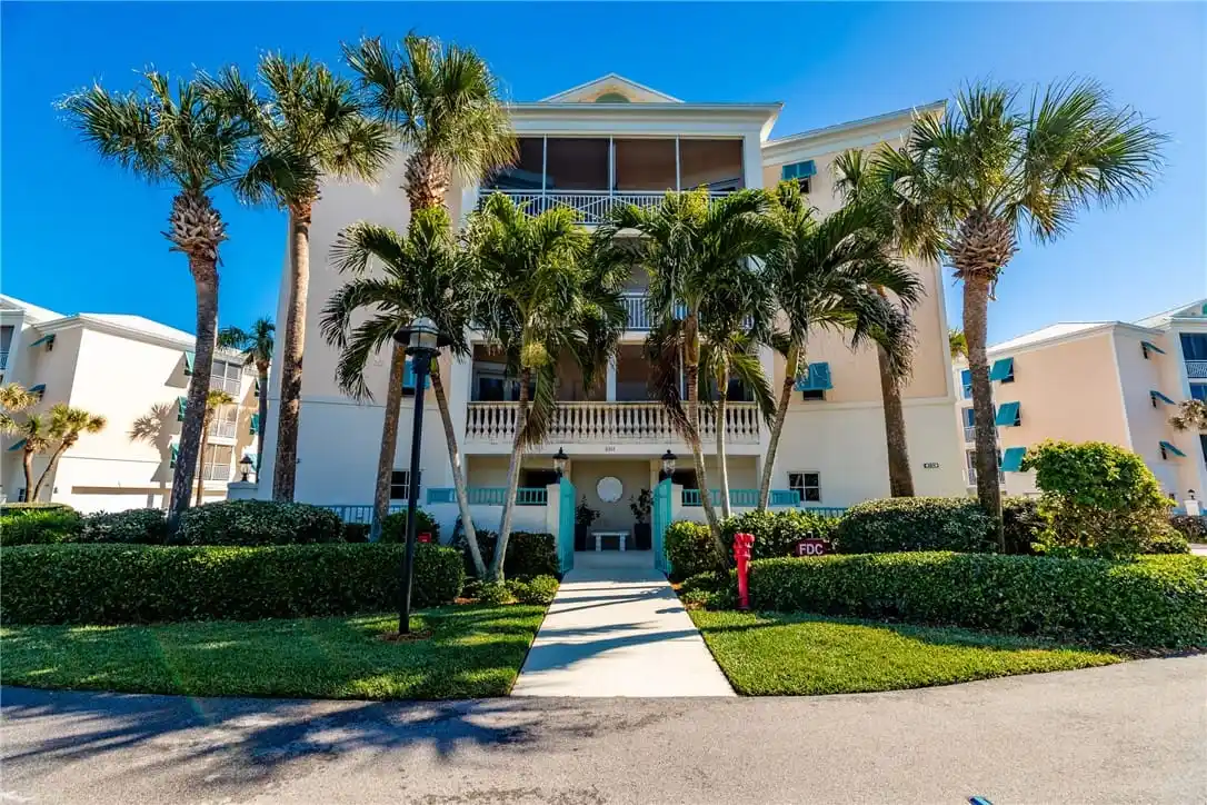 Fantastic Beach Villa with Private Garage