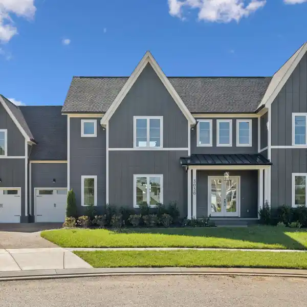 TIMELESS LUXURY MEETS MODERN COMFORT IN PINE CREEK