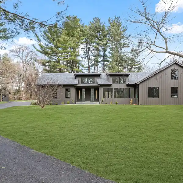 GORGEOUS CUSTOM NEW CONSTRUCTION
