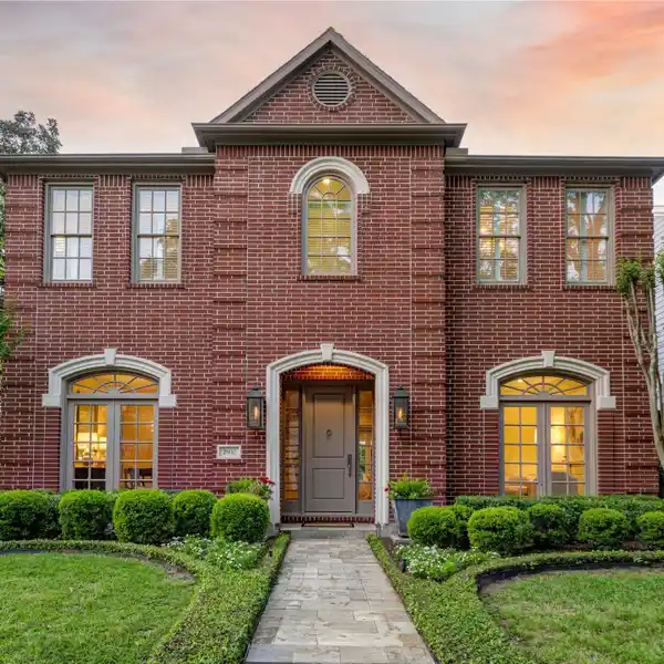ELEGANT BRICK TRADITIONAL