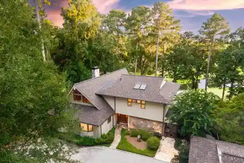 Beautifully Maintained Golf Course Home