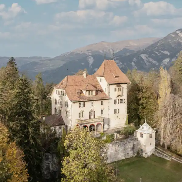 BEAUTIFUL CASTLE »TAGSTEIN« IN GRAUBüNDEN