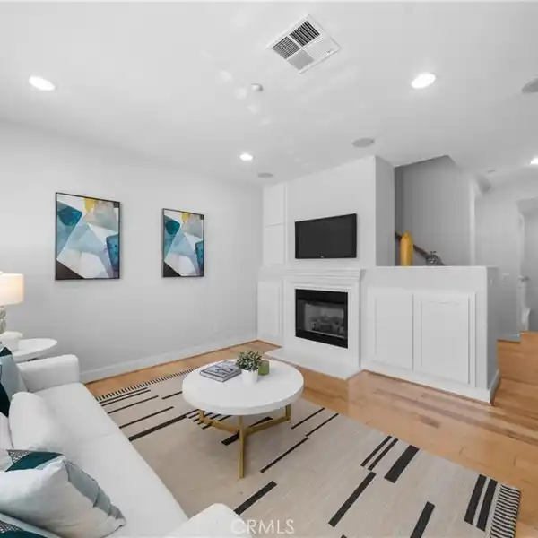 SPLIT-LEVEL TOWNHOME IN A CONVENIENT LOCATION