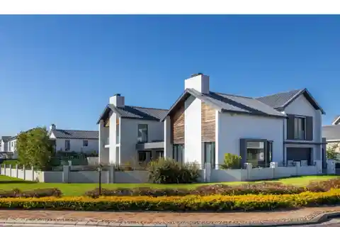 Ultra-Luxe Living with Iconic Mountain Views