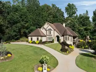 Renovated Estate Steps from Golf and Spa