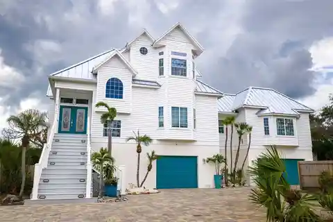 Exquisite Residence in a Tranquil Setting