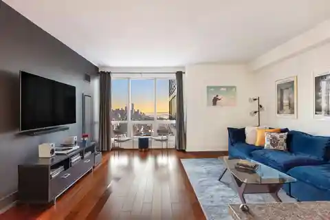Show-stopping One Bedroom Condo in Mint Condition